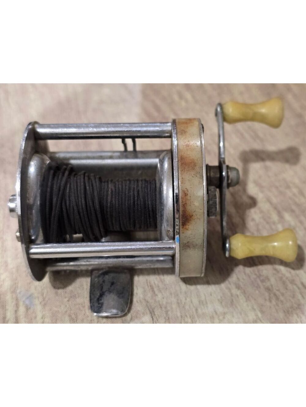 Vintage Shakespeare Triumph 1958 Model LR Fishing Reel with Dual Handles